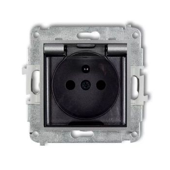 Mechanizm gniazda bryzgoszczelnego z uziemieniem 2P+Z klapka dymna, przesłony torów prądowych Karlik seria MINI 7MGPB-1zdp kolor srebrny metalik