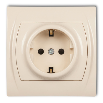 Gniazdo pojedyncze z uziemieniem SCHUKO 2P+Z z przesłonami torów Karlik seria LOGO 1LGP-1sp kolor beżowy