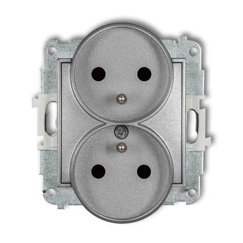Mechanizm gniazda podwójnego do ramki z uziemieniem 2x2P+Z z przesłonami torów Karlik seria ICON 7IGPR-2zp kolor srebrny metalik