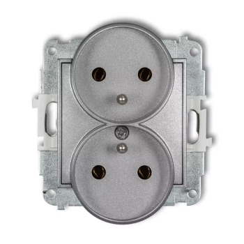 Mechanizm gniazda podwójnego do ramki z uziemieniem 2x2P+Z bez przesłon torów prądowych Karlik seria ICON 7IGPR-2z kolor srebrny metalik
