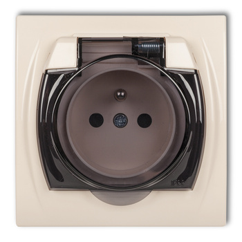 Gniazdo bryzgoszczelne z uziemieniem 2P+Z klapka dymna, przesłony torów prądowych Karlik seria LOGO 1LGPB-1zdp kolor beżowy