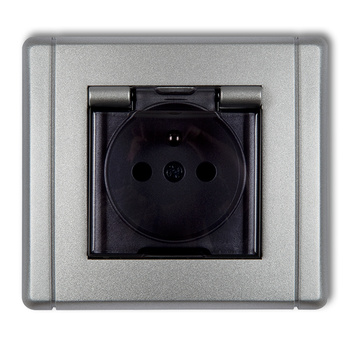 Gniazdo bryzgoszczelne z uziemieniem 2P+Z klapka dymna, przesłony torów prądowych Karlik seria FLEXI 7FGPB-1zdp kolor srebrny metalik