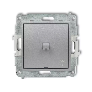 Mechanizm łącznika zwierny światło w stylu amerykańskim Karlik seria MINI 7MWPUS-5 kolor srebrny metalik