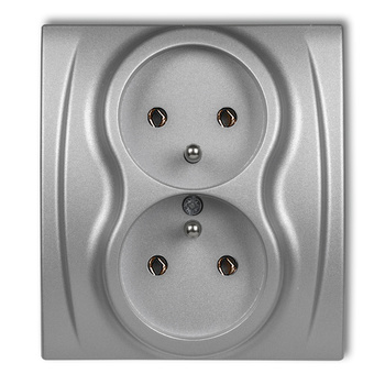 Gniazdo podwójne z uziemieniem 2x2P+Z bez przesłon torów prądowych Karlik seria LOGO 7LGP-2z kolor srebrny metalik