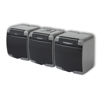 Gniazdo potrójne z uziemieniem SCHUKO 3x2P+Z klapka grafitowa; przesłony torów prądowych Karlik seria JUNIOR 30GHE-3sp kolor popielaty / grafitowy