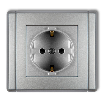 Gniazdo pojedyncze z uziemieniem SCHUKO 2P+Z z przesłonami torów Karlik seria FLEXI 7FGP-1sp kolor srebrny metalik