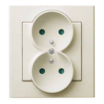 Gniazdo podwójne z uziemieniem z przesłonami torów prądowych, kompletne z ramką seria SONATA kolor Ecru symbol GP-2RZP/27