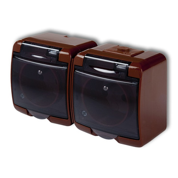 Gniazdo podwójne z uziemieniem 2x2P+Z klapka dymna; przesłony torów prądowych Karlik seria JUNIOR 4GHE-2dp kolor brązowy