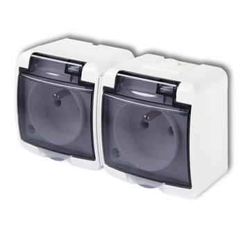 Gniazdo podwójne z uziemieniem 2x2P+Z klapka dymna; przesłony torów prądowych Karlik seria JUNIOR GHE-2dp kolor biały