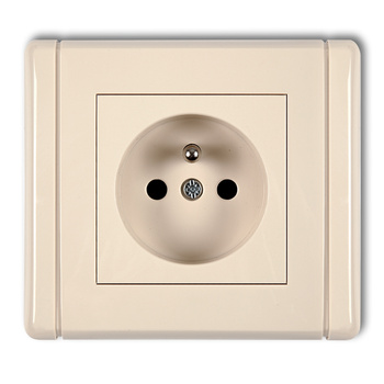 Gniazdo pojedyncze z uziemieniem 2P+Z z przesłonami torów Karlik seria FLEXI 1FGP-1zp kolor beżowy