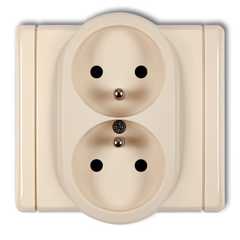 Gniazdo podwójne z uziemieniem 2x2P+Z z przesłonami torów Karlik seria FLEXI 1FGP-2zp kolor beżowy