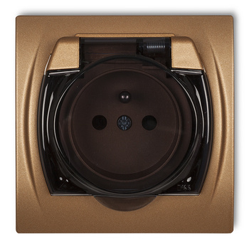 Gniazdo bryzgoszczelne z uziemieniem 2P+Z klapka dymna, przesłony torów prądowych Karlik seria LOGO 8LGPB-1zdp kolor złoty metalik