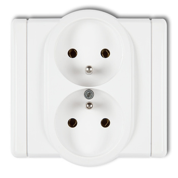 Gniazdo podwójne z uziemieniem 2x2P+Z z przesłonami torów Karlik seria FLEXI FGP-2zp kolor biały