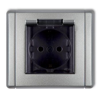 Gniazdo bryzgoszczelne z uziemieniem SCHUKO 2P+Z klapka dymna, przesłony torów prądowych Karlik seria FLEXI 7FGPB-1sdp kolor srebrny metalik