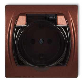 Gniazdo bryzgoszczelne SCHUKO 2P+Z klapka dymna, przesłony torów prądowych Karlik seria LOGO 9LGPB-1sdp kolor brązowy metalik