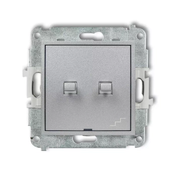 Mechanizm łącznika jednobiegunowego ze schodowym osobne zasilanie w stylu amerykańskim Karlik seria ICON 7IWPUS-10.2 kolor srebrny metalik