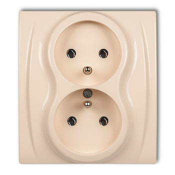 Gniazdo podwójne z uziemieniem 2x2P+Z bez przesłon torów prądowych Karlik seria LOGO 1LGP-2z kolor beżowy