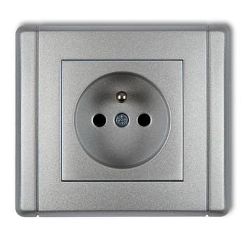 Gniazdo pojedyncze z uziemieniem 2P+Z z przesłonami torów Karlik seria FLEXI 7FGP-1zp kolor srebrny metalik