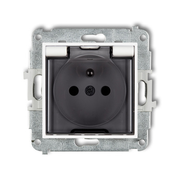 Mechanizm gniazda bryzgoszczelnego z uziemieniem 2P+Z klapka dymna, przesłony torów prądowych Karlik seria ICON 25IGPB-1zdp kolor biały mat