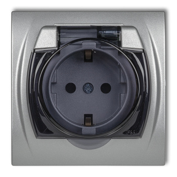 Gniazdo bryzgoszczelne z uziemieniem SCHUKO 2P+Z klapka dymna, bez przesłon torów prądowych Karlik seria LOGO 7LGPB-1sd kolor srebrny metalik