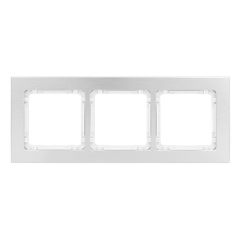 Ramka uniwersalna potrójna - aluminium szczotkowane ramka: srebrna; spód: biały Karlik seria DECO 7-0-DRA-3 kolor srebrny